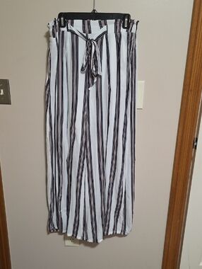 Simplee Apparel White and Black Striped Wide Leg Pants